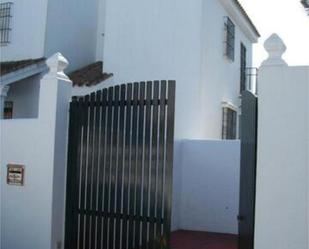 Vista exterior de Casa adosada de lloguer en Chiclana de la Frontera amb Jardí privat i Terrassa