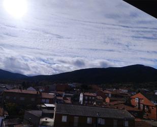 Vista exterior de Pis en venda en El Tiemblo  amb Terrassa