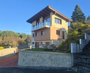 Vista exterior de Casa o xalet en venda en A Cañiza   amb Calefacció, Jardí privat i Terrassa