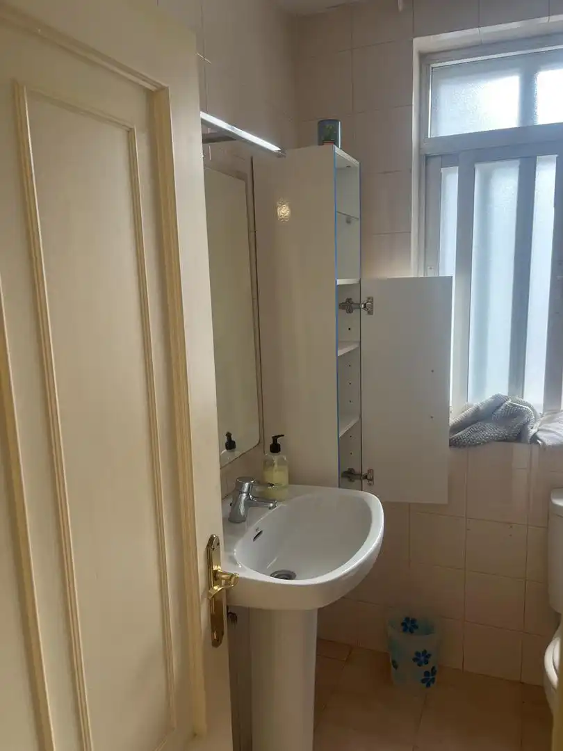 Piso de alquiler en Avenida Das Camelias, 115, Praza Independencia Baño de Piso de alquiler en Vigo