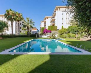 Piscina de Àtic de lloguer en Sitges amb Aire condicionat, Calefacció i Jardí privat