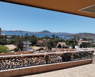 Vista exterior de Àtic en venda en La Manga del Mar Menor amb Aire condicionat, Terrassa i Piscina