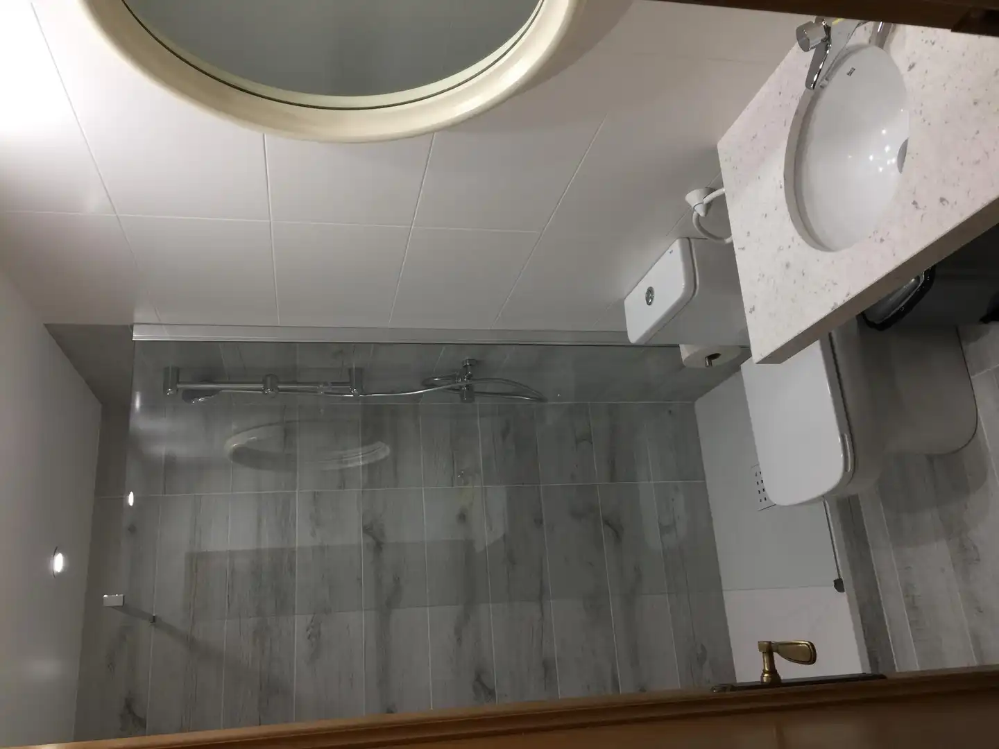 Badezimmer von Einfamilien-Reihenhaus zur untervermieten in Barcelona mit Klimaanlage, Heizung und Privatgarten