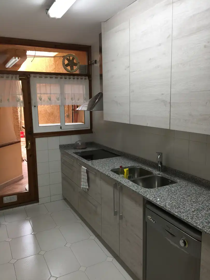 Habitació a Carrer de Borriana, 74, Sant Andreu de Palomar Cuina de Casa adosada per a compartir en Barcelona amb Aire condicionat, Calefacció i Jardí privat