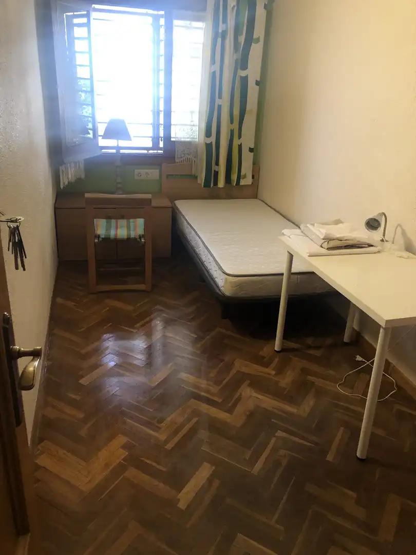 Habitació a Carrer de Borriana, 74, Sant Andreu de Palomar Dormitori de Casa adosada per a compartir en Barcelona amb Aire condicionat, Calefacció i Jardí privat