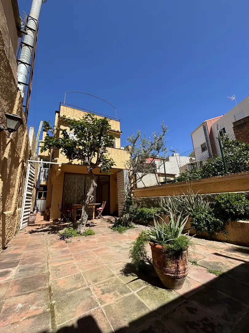 Habitació a Carrer de Borriana, 74, Sant Andreu de Palomar Jardí de Casa adosada per a compartir en Barcelona amb Aire condicionat, Calefacció i Jardí privat