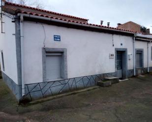 Vista exterior de Casa adosada en venda en Carrascal del Obispo amb Calefacció i Moblat