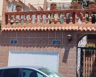 Vista exterior de Casa adosada en venda en Valleseco amb Calefacció, Terrassa i Traster