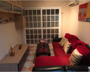 Living room of Flat to rent in  Sevilla Capital  with Air Conditioner, Heating and Furnished