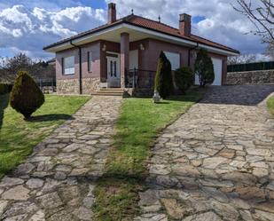 Vista exterior de Pis en venda en Quintana del Castillo amb Calefacció, Jardí privat i Terrassa