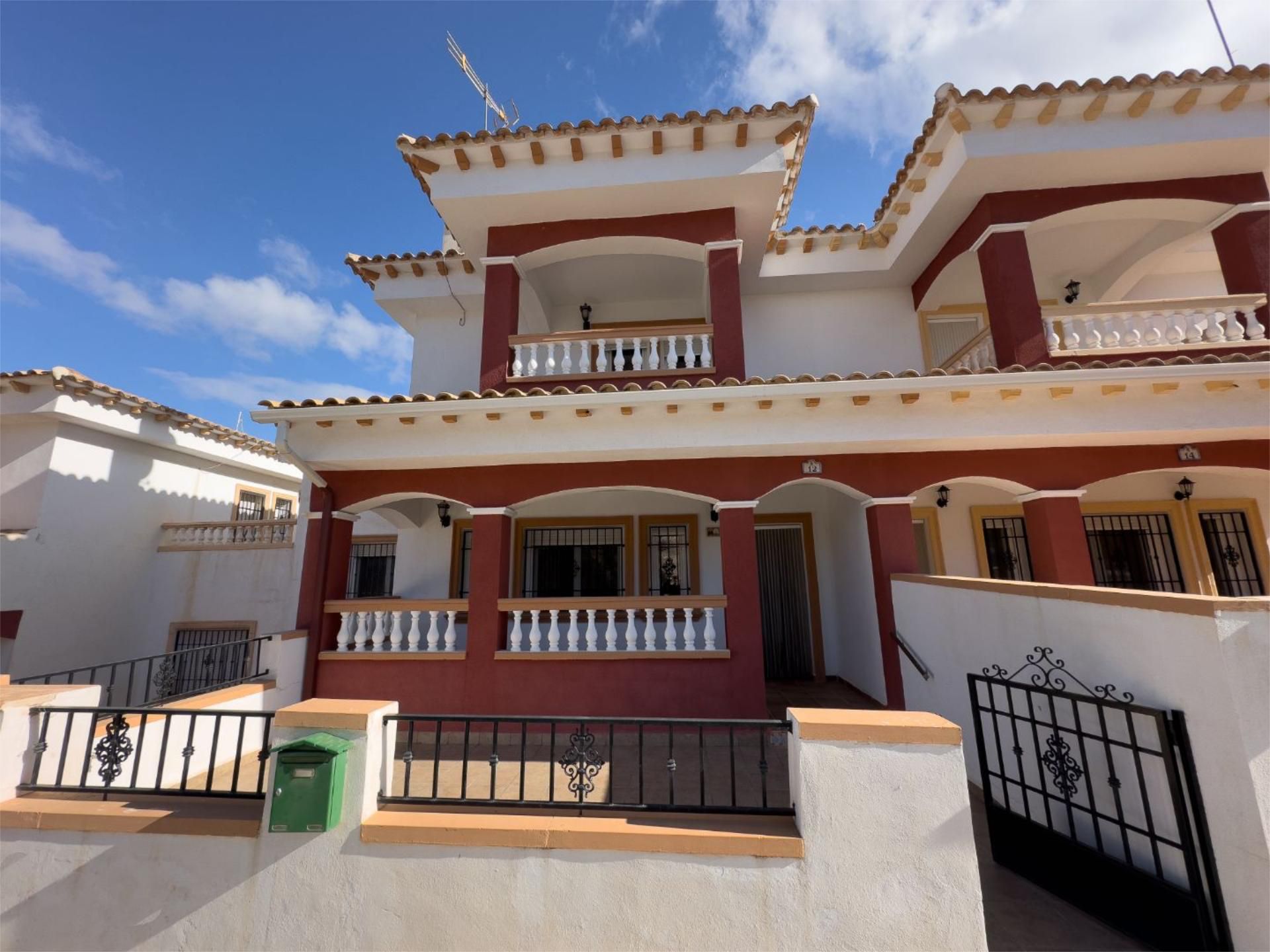 Vista exterior de Casa adosada en venda en Freila amb Terrassa i Balcó