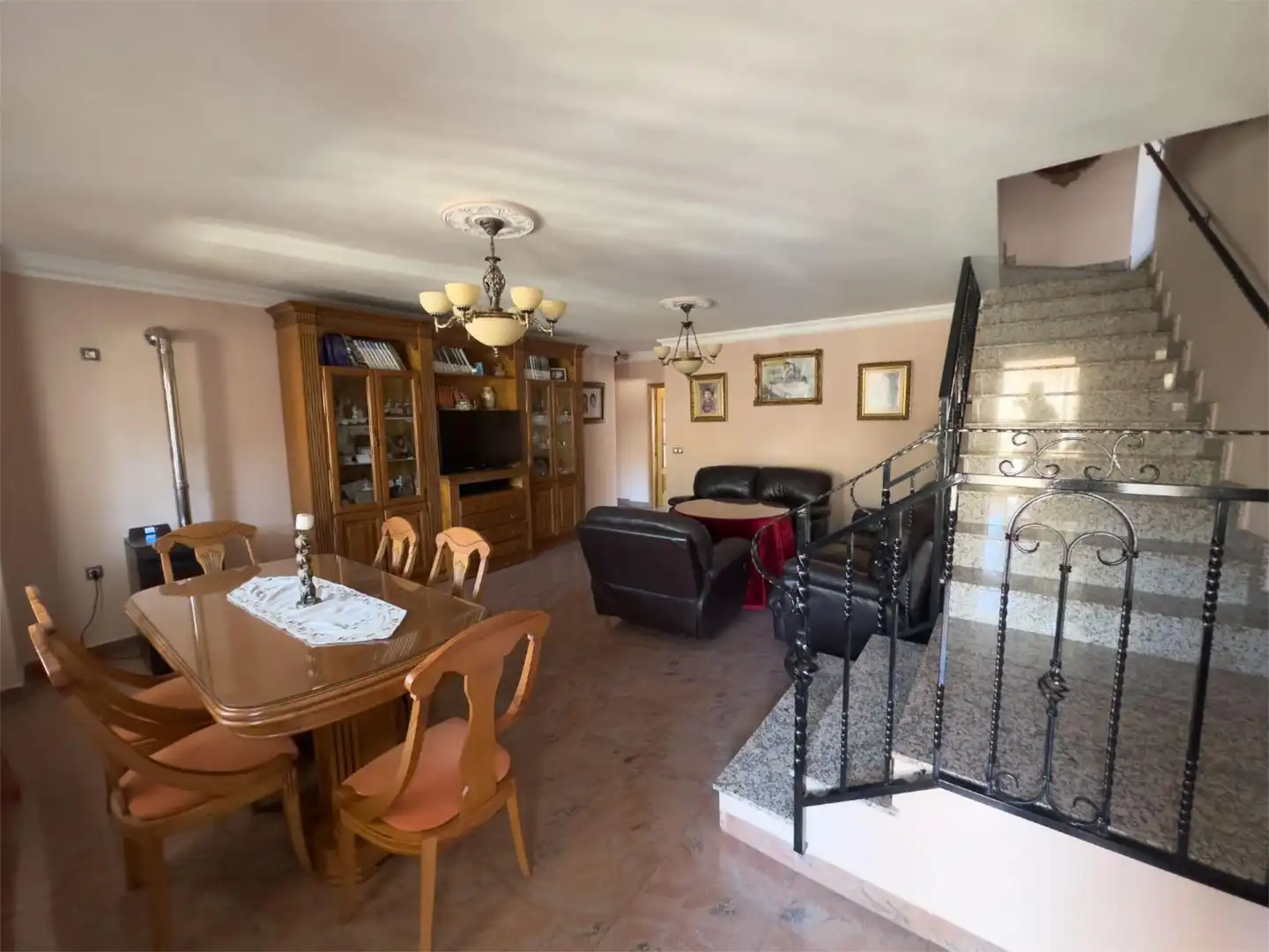 Casa adosada en venta en Calle Ramón y Cajal, 12, Freila Sala de estar de Casa adosada en venta en Freila con Terraza, Trastero y Amueblado