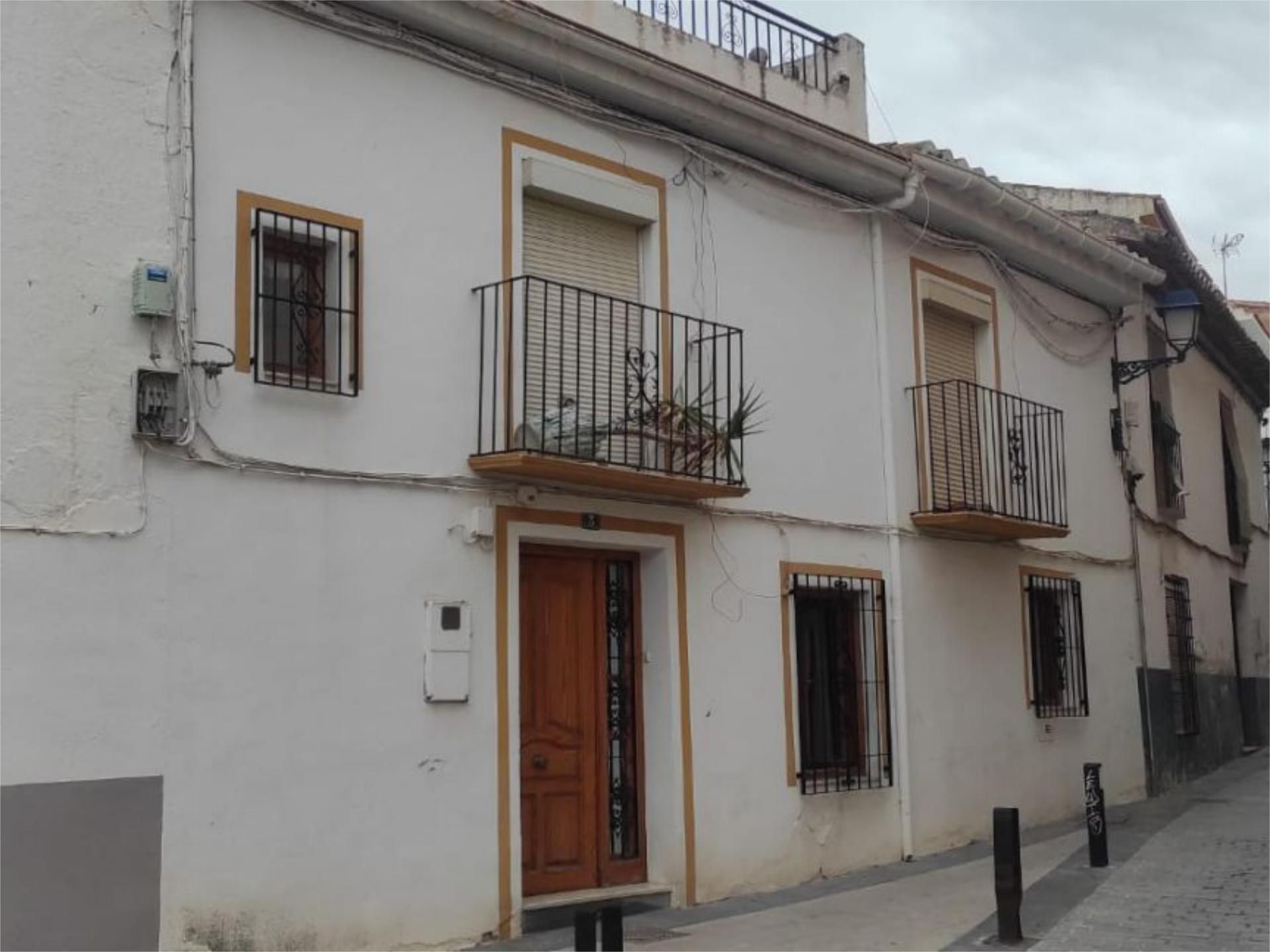 Vista exterior de Dúplex en venda en Baza amb Terrassa, Moblat i Balcó