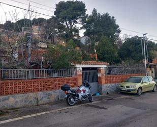 Vista exterior de Casa o xalet en venda en Torrelles de Foix amb Terrassa, Piscina i Balcó