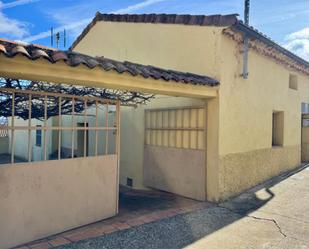 Exterior view of Single-family semi-detached for sale in Anguita