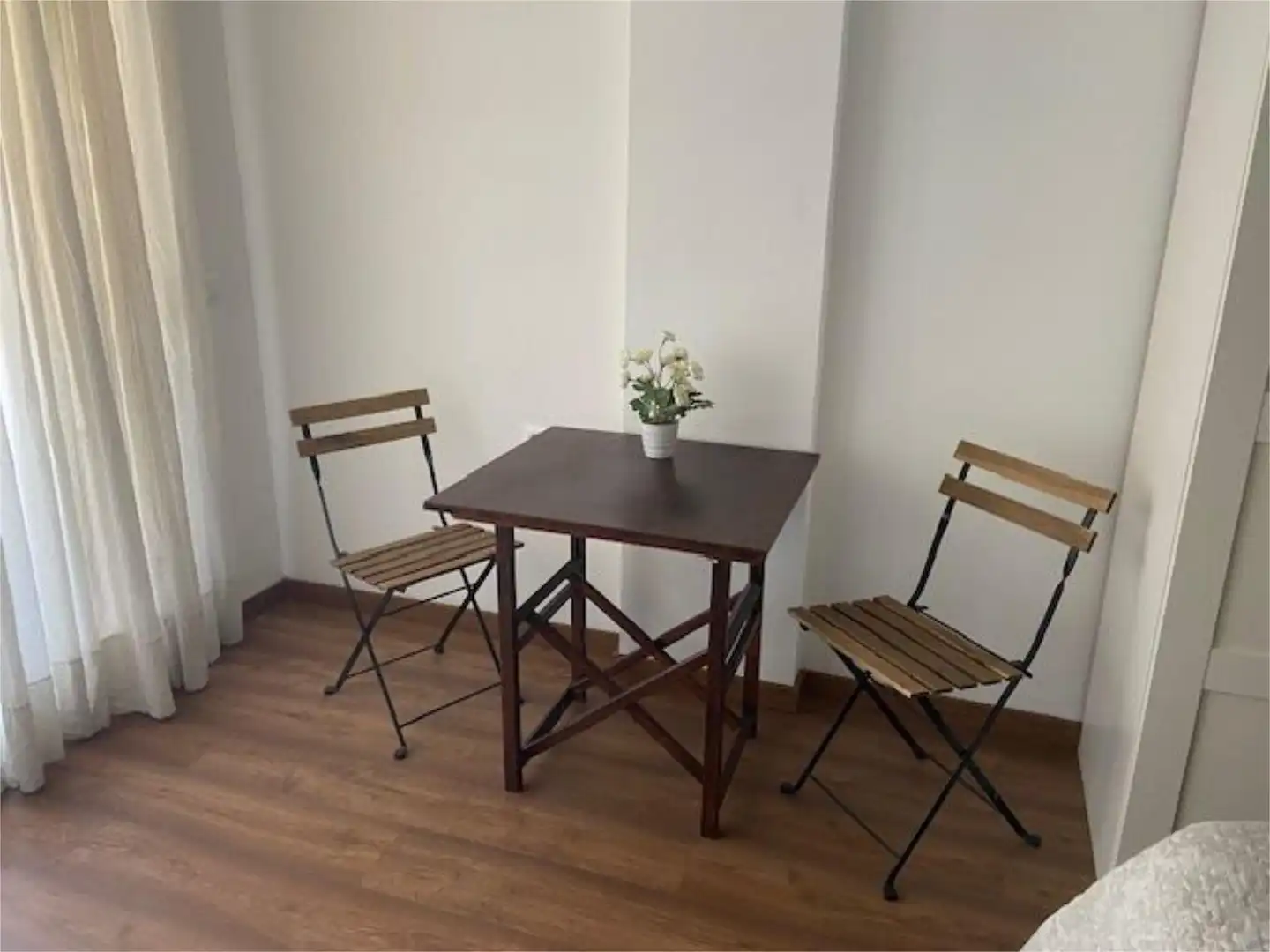 Habitación en Carrer de Lluís Oliag, 55, Mont-Olivet Comedor de Piso para compartir en Valencia con Aire acondicionado, Parquet y Amueblado