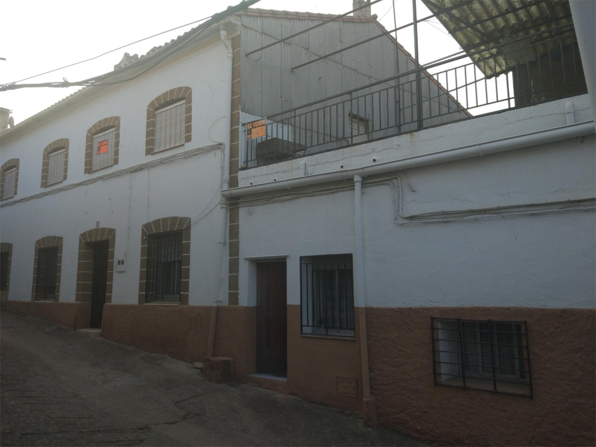 Vista exterior de Casa adosada en venta en Cañamero
