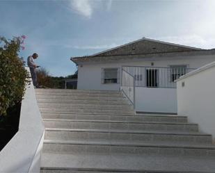 Außenansicht von Einfamilien-Reihenhaus miete in Coín mit Heizung, Privatgarten und Terrasse