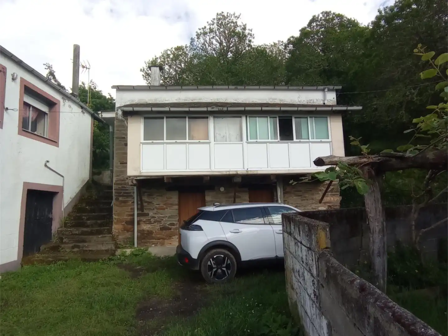 Vista exterior de Finca rústica en venda en Navia de Suarna amb Calefacció, Jardí privat i Terrassa