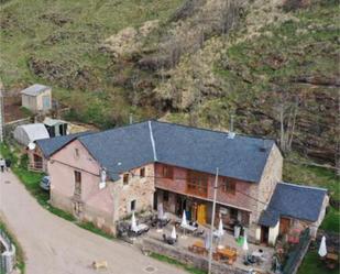 Casa adosada en venda en San Emiliano amb Calefacció, Jardí privat i Terrassa