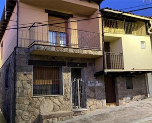 Vista exterior de Casa adosada en venda en Lagunilla amb Calefacció, Traster i Balcó