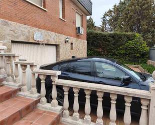 Aparcament de Casa adosada en venda en Navalcarnero amb Calefacció, Jardí privat i Terrassa