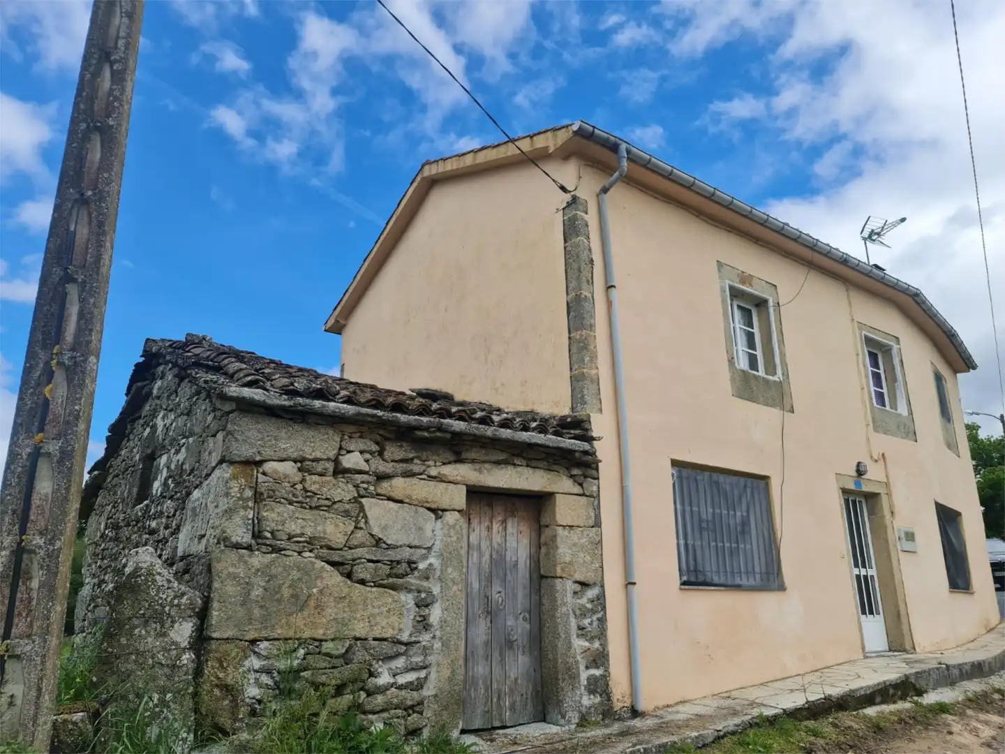 Vista exterior de Casa adosada en venta en Monterroso con Jardín privado, Amueblado y Lavadora