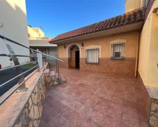 Vista exterior de Casa o xalet de lloguer en Cuevas del Almanzora amb Calefacció, Jardí privat i Terrassa