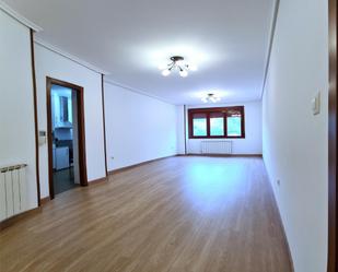 Living room of Flat for sale in O Barco de Valdeorras    with Terrace and Balcony