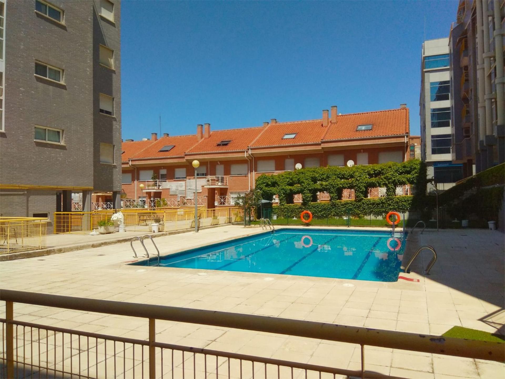 Swimming pool of Flat for sale in  Toledo Capital  with Air Conditioner, Heating and Private garden