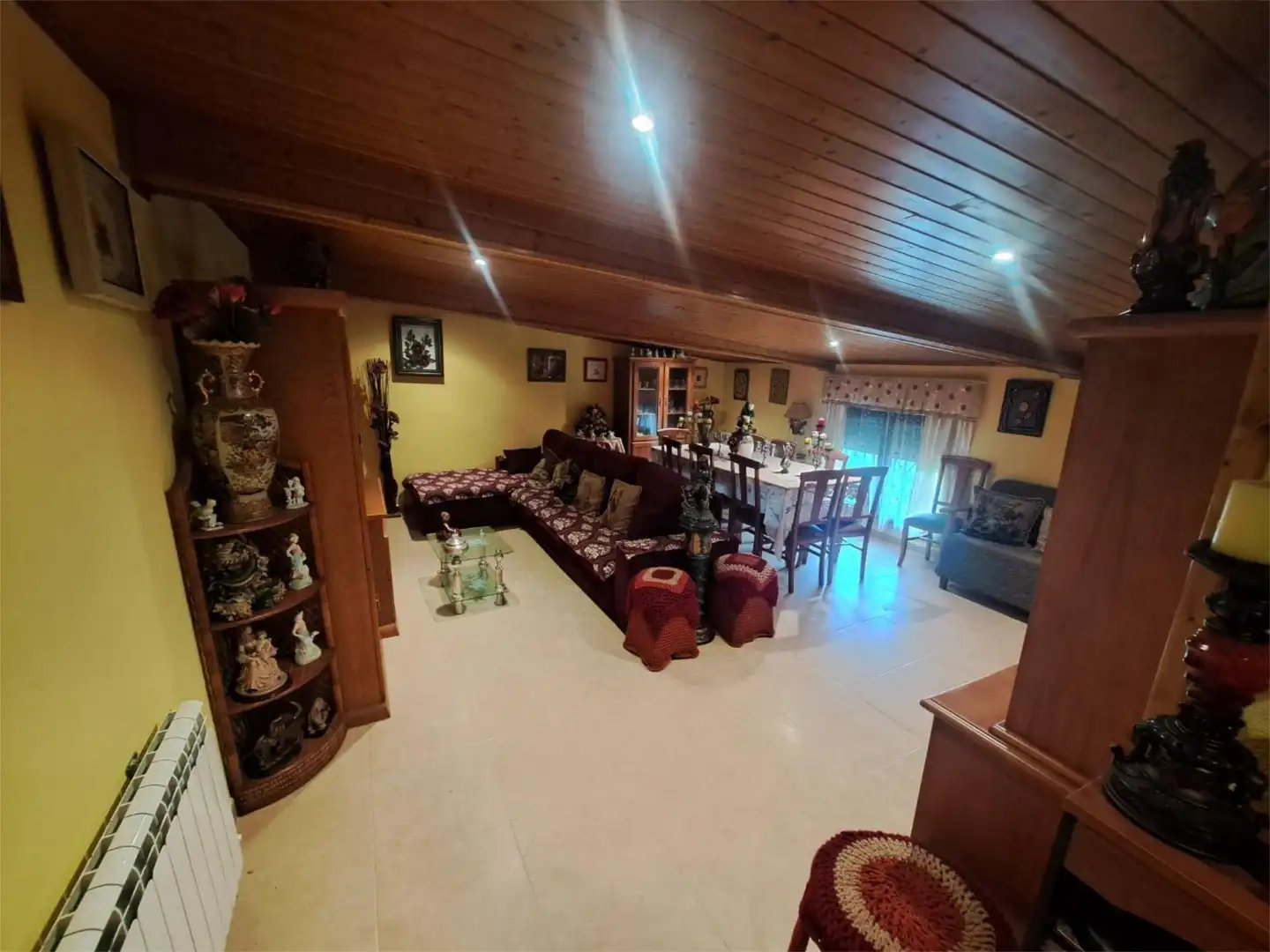 Casa adosada en venta en Calle San Martin, 16, Villagatón Sala de estar de Casa adosada en venta en Villagatón con Calefacción, Jardín privado y Terraza