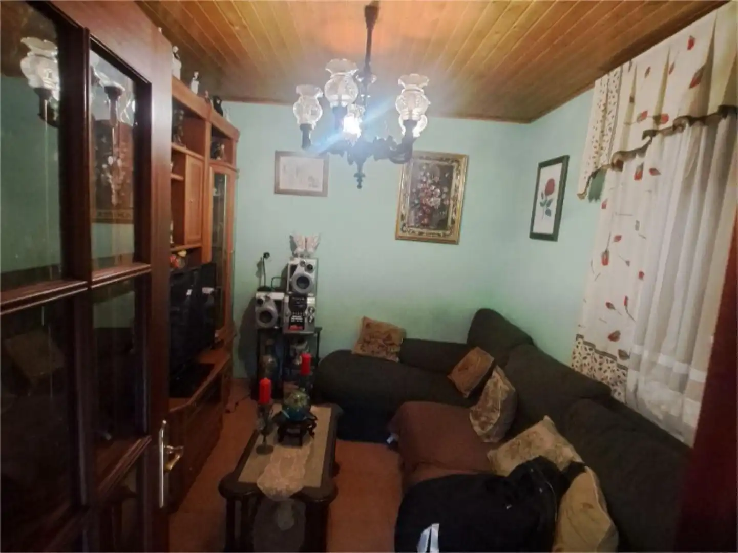 Casa adosada en venta en Calle San Martin, 16, Villagatón Sala de estar de Casa adosada en venta en Villagatón con Calefacción, Jardín privado y Terraza