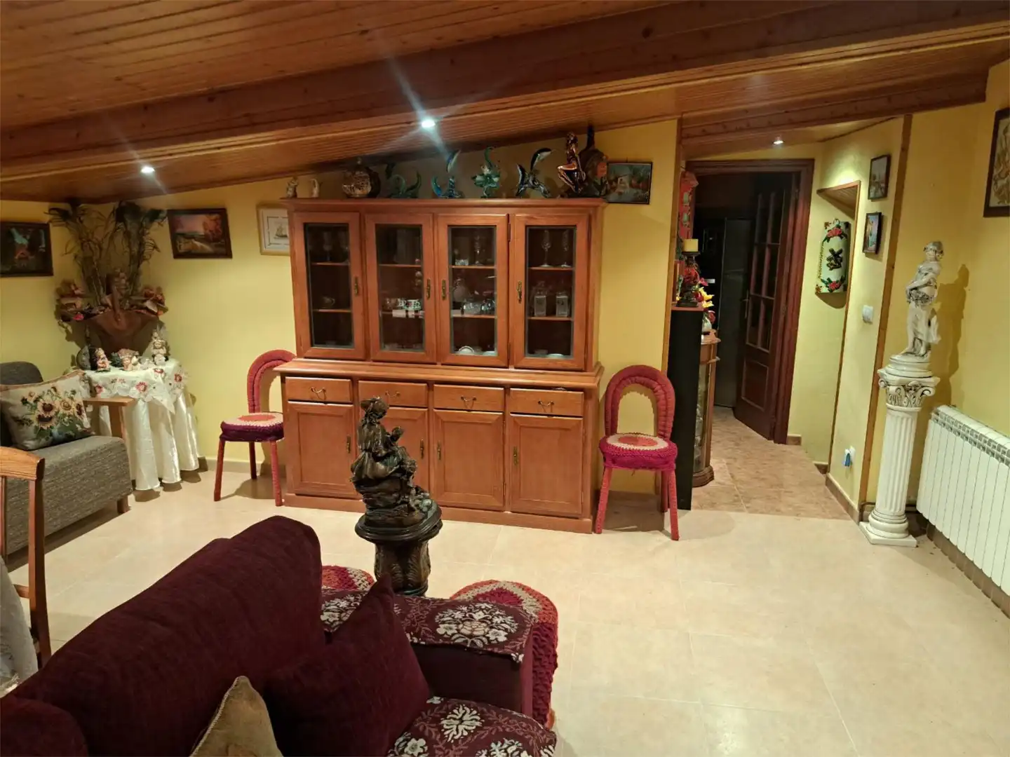 Casa adosada en venta en Calle San Martin, 16, Villagatón Sala de estar de Casa adosada en venta en Villagatón con Calefacción, Jardín privado y Terraza
