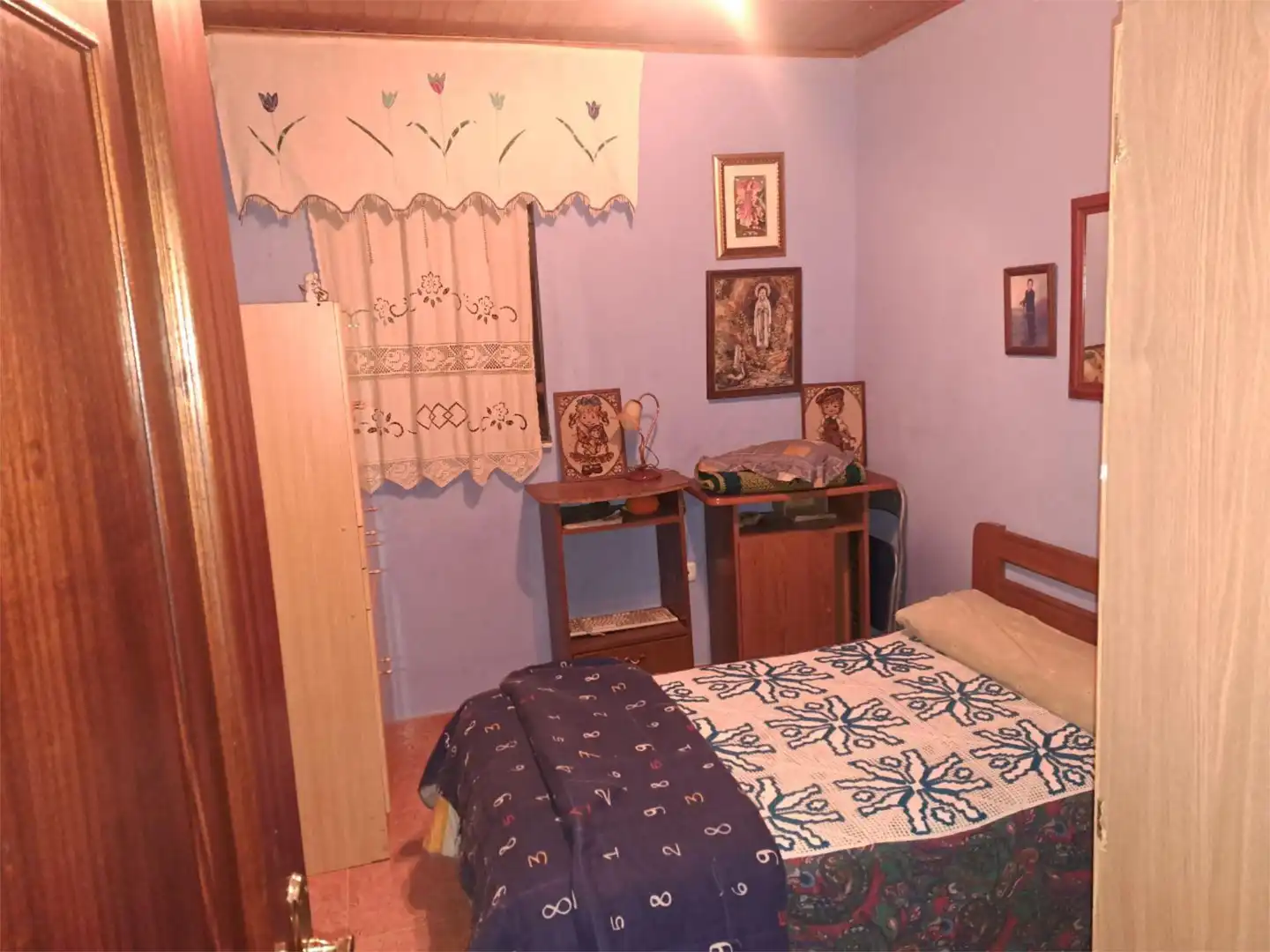 Casa adosada en venta en Calle San Martin, 16, Villagatón Habitación de Casa adosada en venta en Villagatón con Calefacción, Jardín privado y Terraza