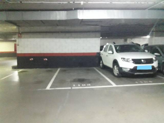 Garaje en Alquiler en Calle de Carlos y Guillermo Fernández Shaw, 7 en Adelfas