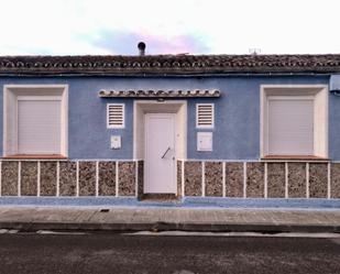 Vista exterior de Casa adosada en venda en  Huesca Capital amb Calefacció, Jardí privat i Terrassa