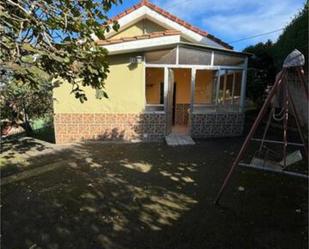 Vista exterior de Casa o xalet en venda en Castrillón amb Terrassa