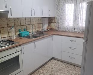 Cuina de Apartament de lloguer en Los Guajares amb Terrassa, Moblat i Forn