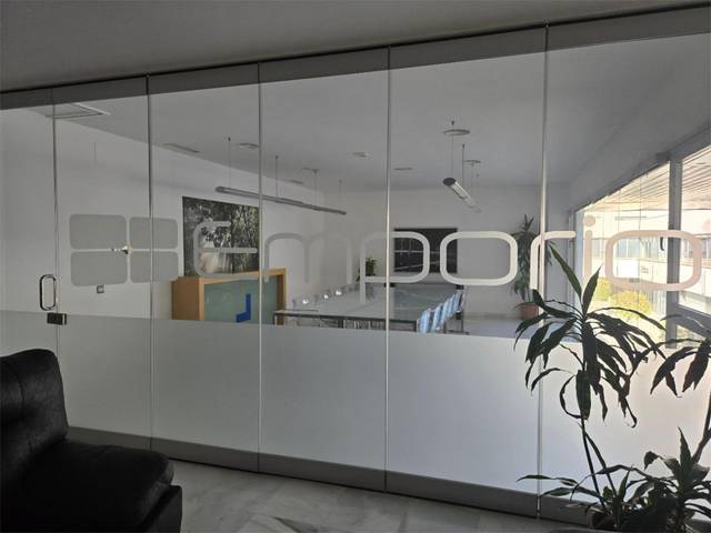 Oficina en Alquiler en Calle Sanlúcar la Mayor, 1 en Umbrete