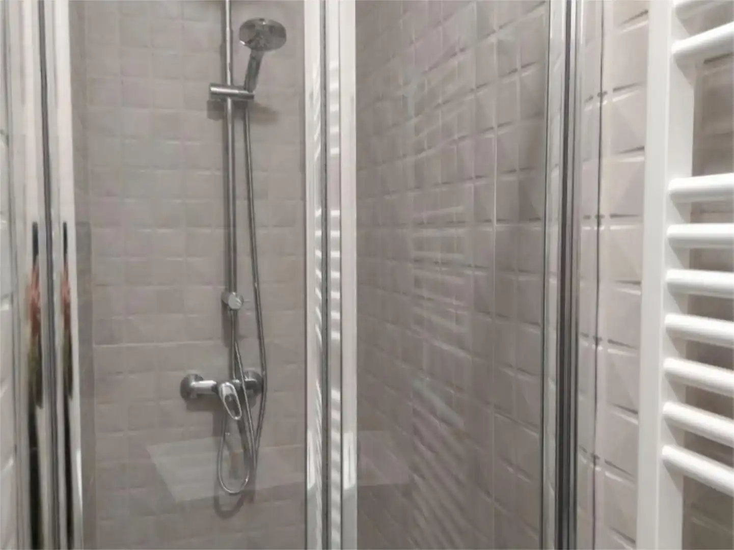 Baño de Estudio de alquiler en Valladolid con Aire acondicionado, Calefacción y Parquet