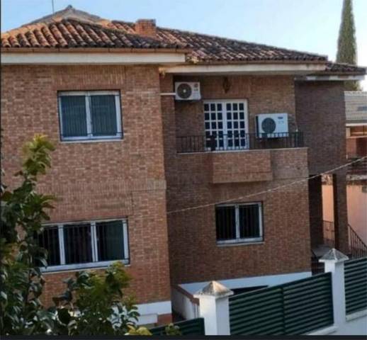 Casa-chalet en Venta en Calle Maestro Alfredo Martos, 2 en Linarejos