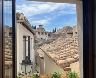 Vista exterior de Pis de lloguer en  Granada Capital amb Aire condicionat, Moblat i Balcó