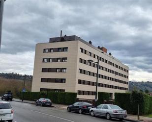 Vista exterior de Àtic en venda en Oviedo  amb Calefacció, Jardí privat i Terrassa