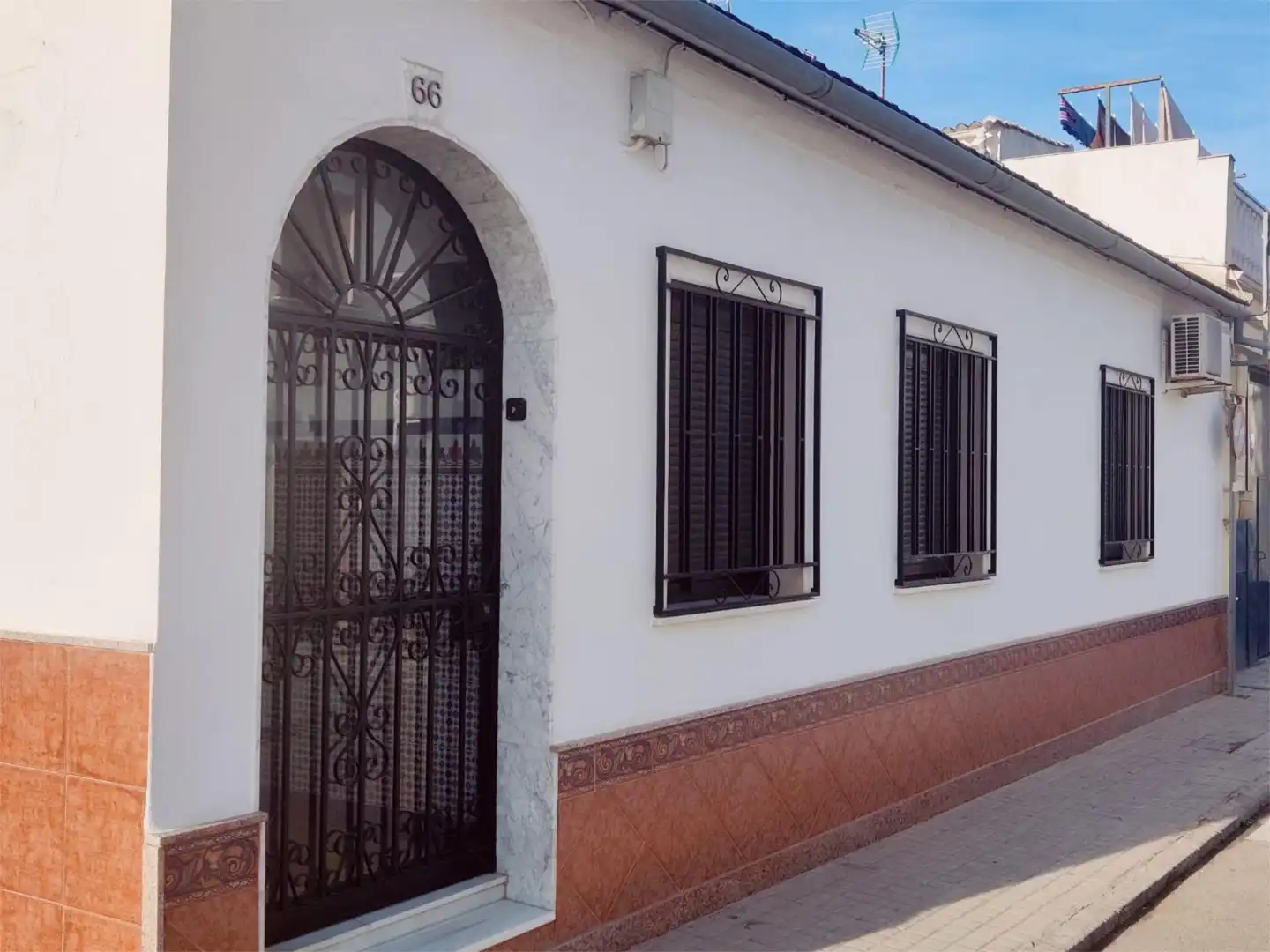 Casa adosada en venta en Calle San Sebastián, 62, Marmolejo Vista exterior de Casa adosada en venta en Marmolejo con Aire acondicionado, Terraza y Trastero