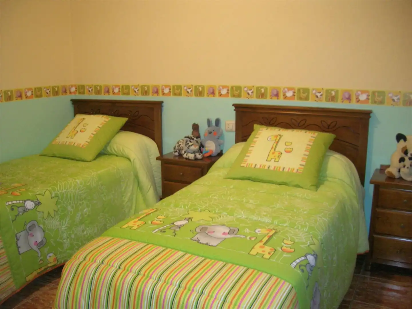Erdgeschoss zum Verkauf in Calle San Francisco, 13, Madrigalejo Schlafzimmer von Erdgeschoss zum Verkauf in Madrigalejo mit Klimaanlage, Heizung und Möbliert