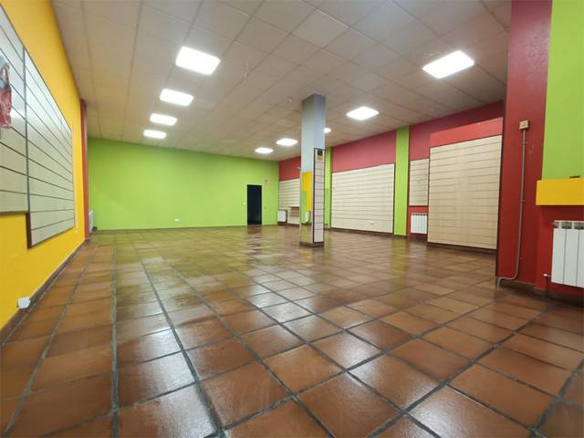 Local comercial en Alquiler en Avenida Bergantiños, 53 en Carballo