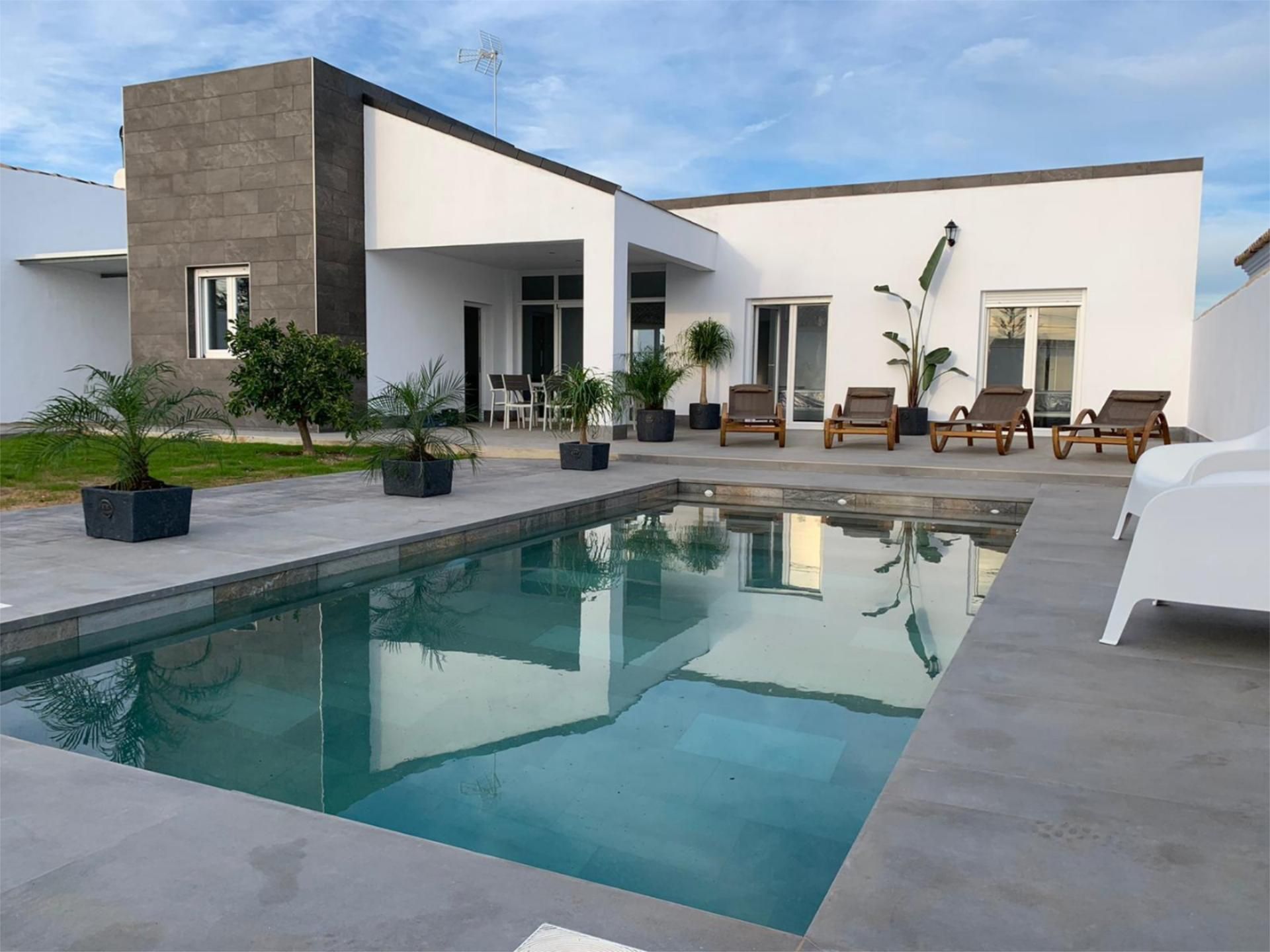 Swimming pool of Country house for sale in Puerto Real