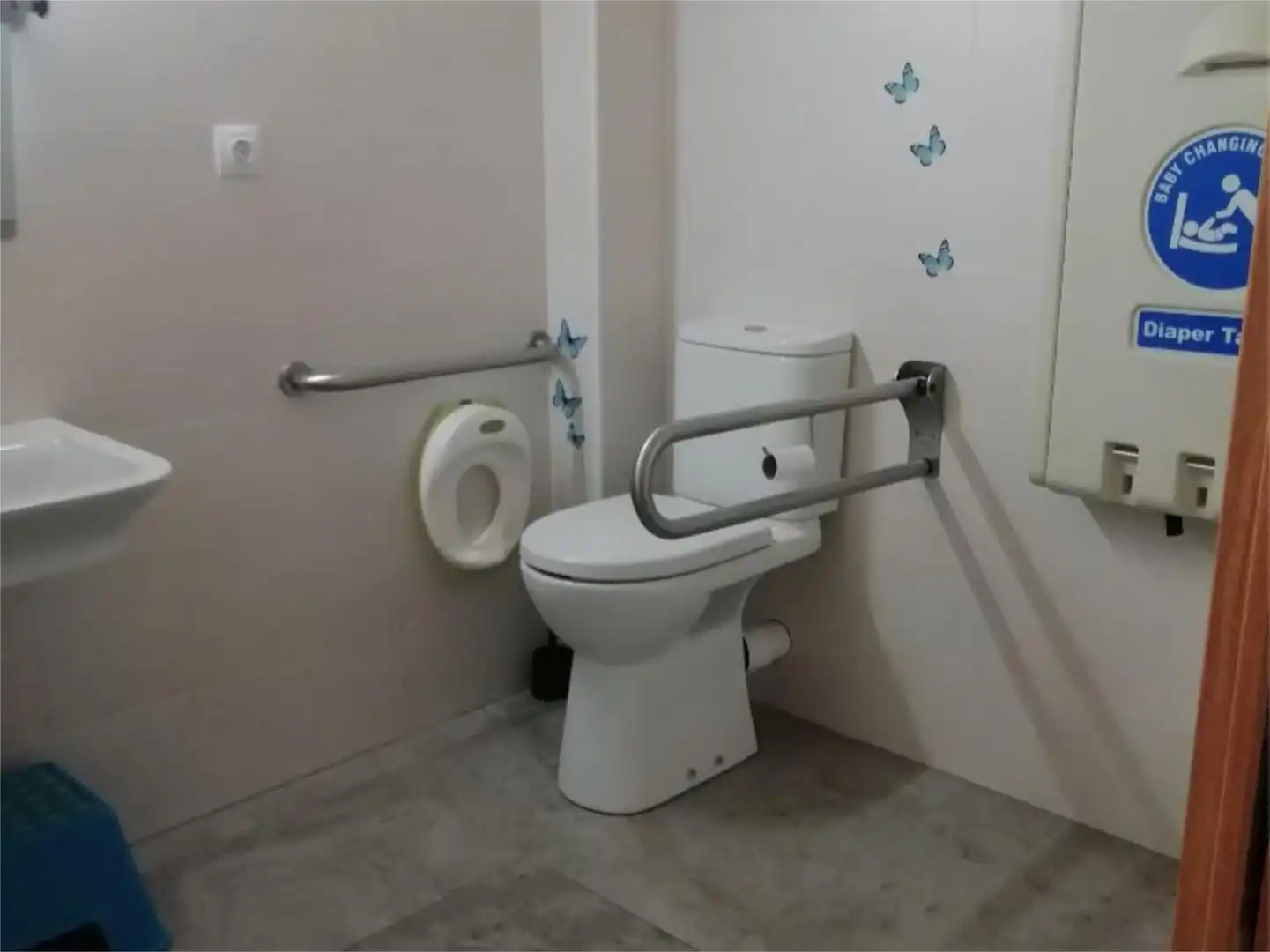 Badezimmer von Büro zur Miete in Galdakao