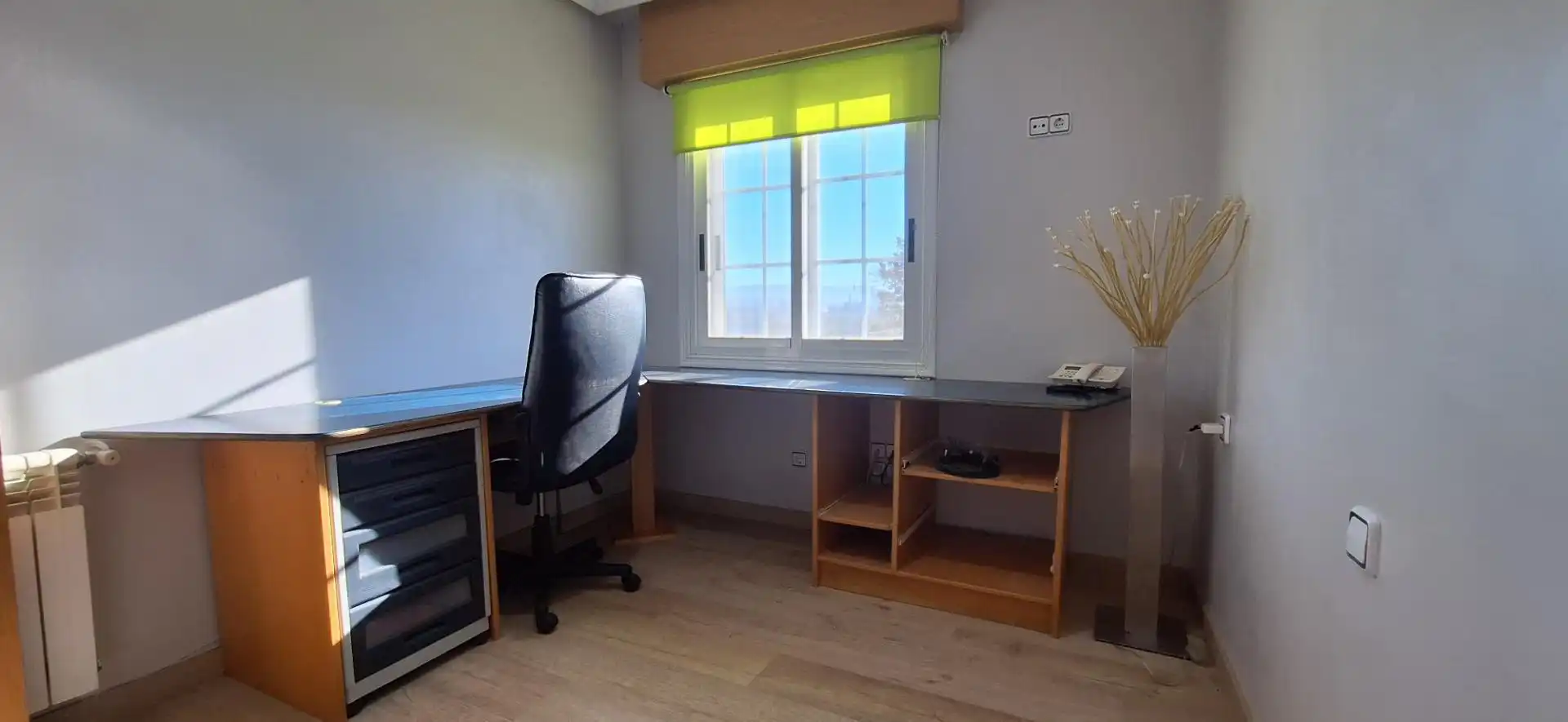 Wohnung zum Verkauf in San Cibrao das Viñas mit Klimaanlage, Heizung und Privatgarten