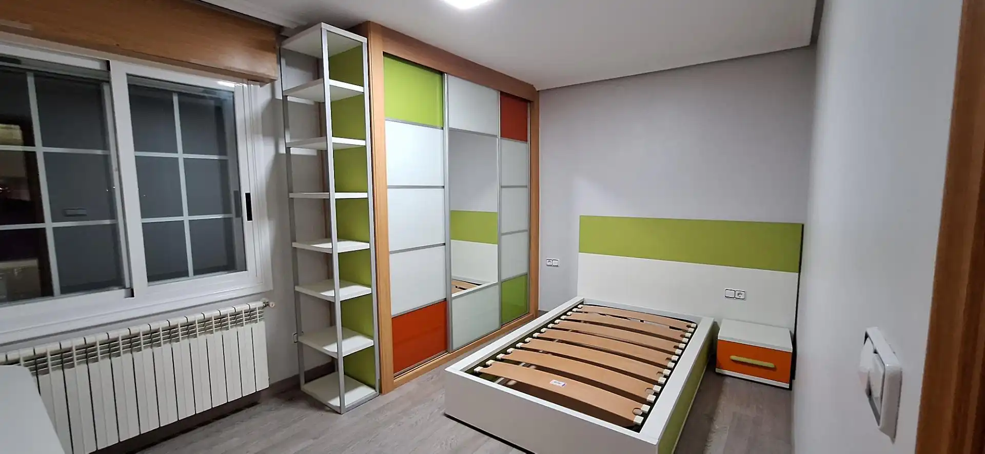 Schlafzimmer von Wohnung zum Verkauf in San Cibrao das Viñas mit Klimaanlage, Heizung und Privatgarten